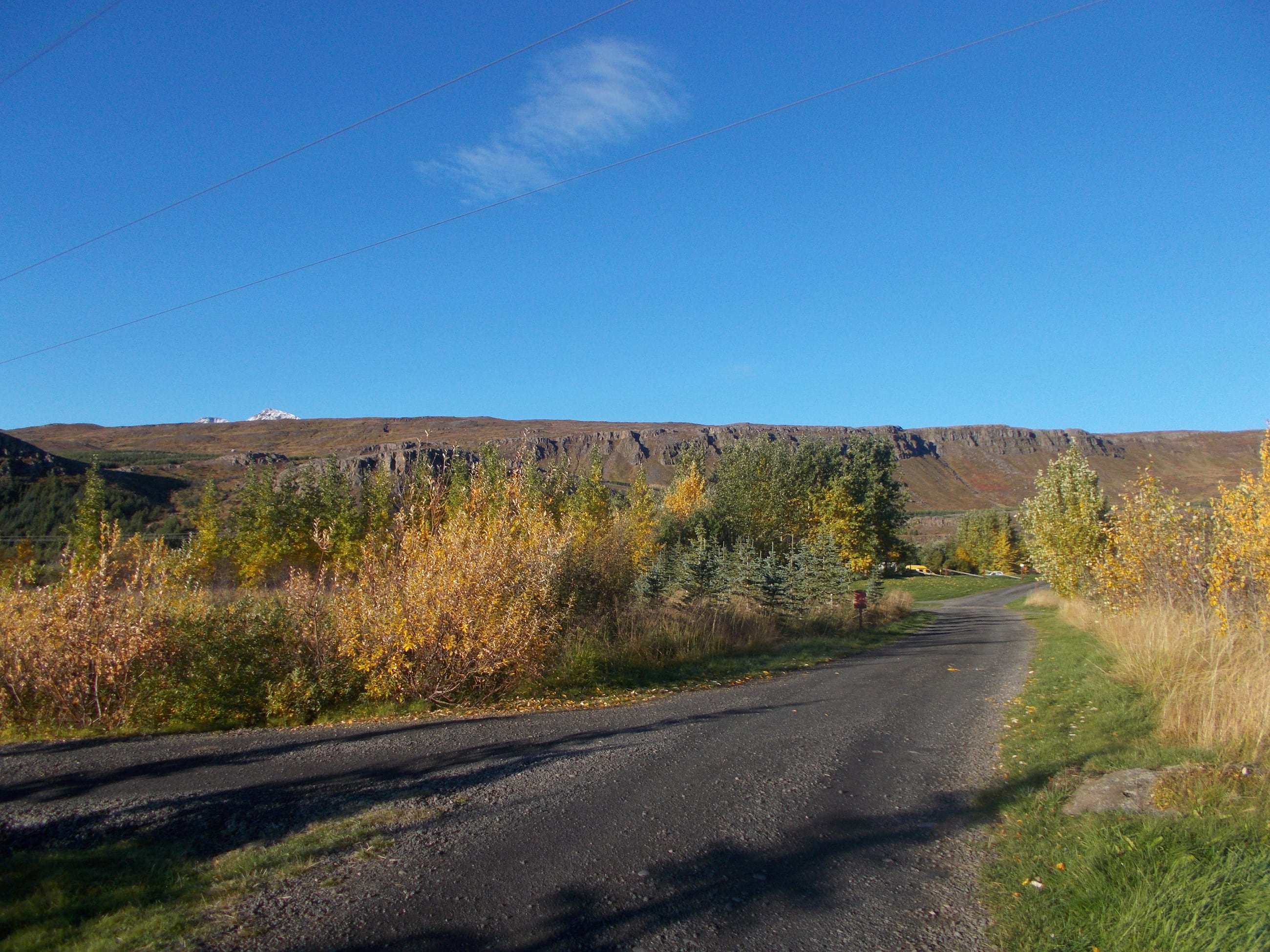 Gestir taka þátt í hópleik utandyra á Hömrum